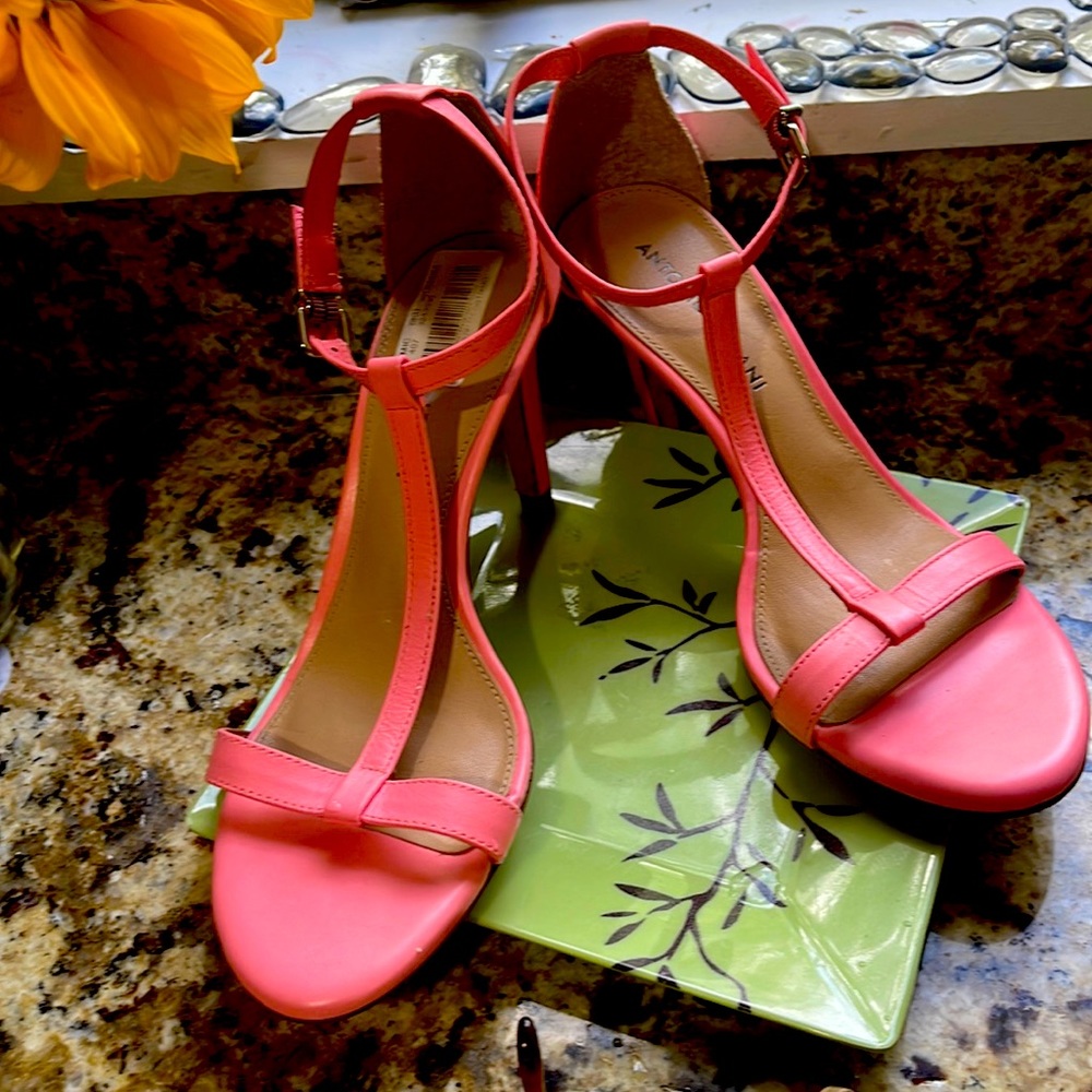 ANTONIO MELANI HEELS 7 1/2 M pink leather upper & leather sole never wore